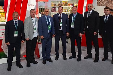 Оренбургская делегация работает на выставке «Золотая осень»